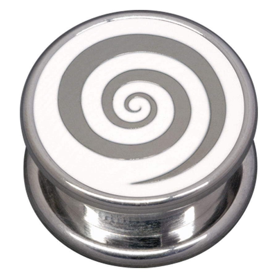 Plug argenté avec spirale blanche Plug d'oreille argenté avec gravure en spirale blanc-gris sur fond neutre