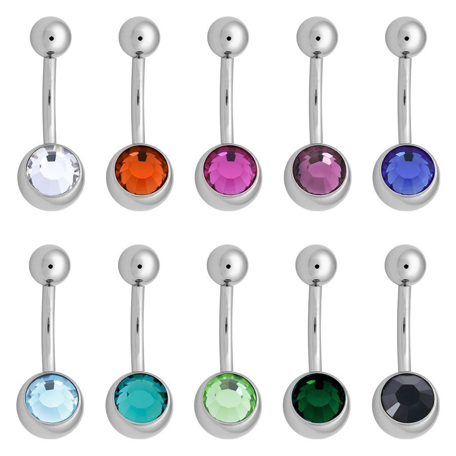 Piercing de nombril en acier chirurgical avec cristaux Piercing de nombril en argent avec des cristaux colorés sur fond blanc