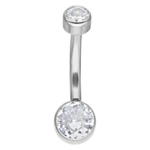 Piercing bananabell en argent avec deux cristaux clairs sur fond blanc