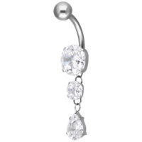 Piercing de nombril en argent avec trois cristaux clairs sur fond blanc