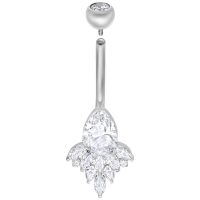 Banane orientale en titane avec cristaux Piercing bananabell en titane argenté avec cristaux clairs sur fond blanc
