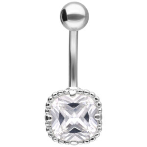 Banane en argent brillante avec cristal carré sur fond blanc