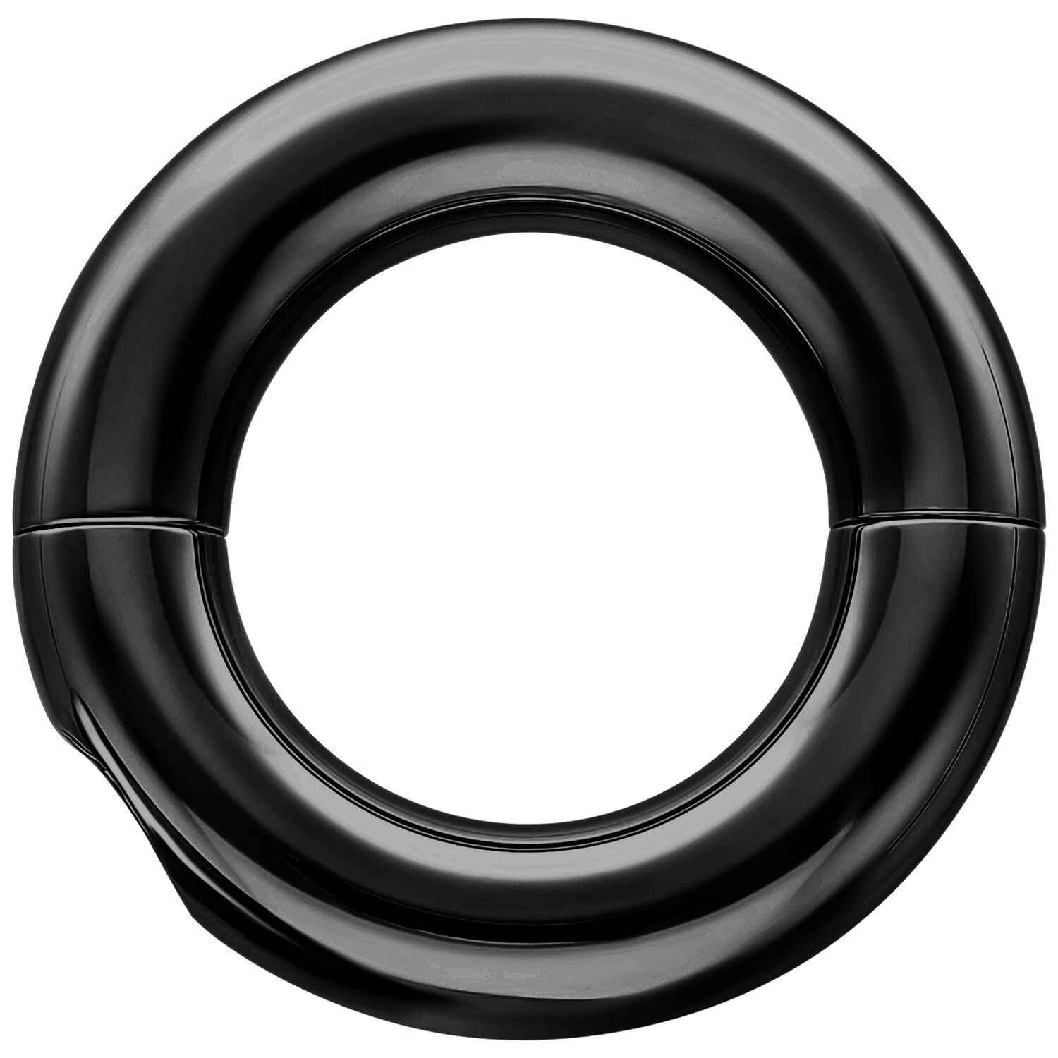Bague Tribal Dream noire en acier chirurgical brillant sur fond blanc