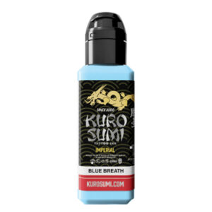 Bouteille de Kuro Sumi Imperial Blue Breath Tattoo Ink sur fond blanc