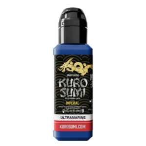 Bouteille de Kuro Sumi Imperial Ultramarine Tattoo Ink avec étiquette noire sur fond blanc