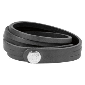 Bracelet en cuir noir avec design enroulé et logo argenté sur fond neutre
