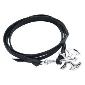 Bracelet en cuir noir avec pendentif hache en argent sur fond blanc
