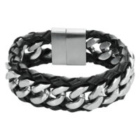 Wildcat Rock Basic Bracelet en cuir Bracelet en cuir noir avec chaînes en acier inoxydable argentées et fermoir magnétique sur fond blanc