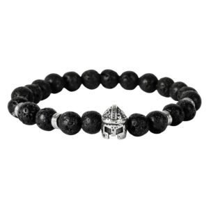 Bracelet avec perles de lave noires et casque viking argenté sur fond blanc