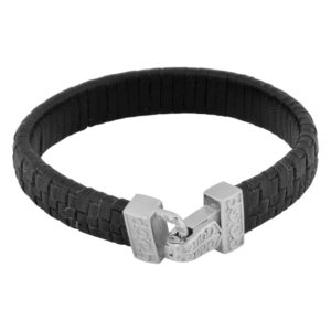 Bracelet en cuir noir tressé avec fermoir en acier chirurgical argenté sur fond blanc