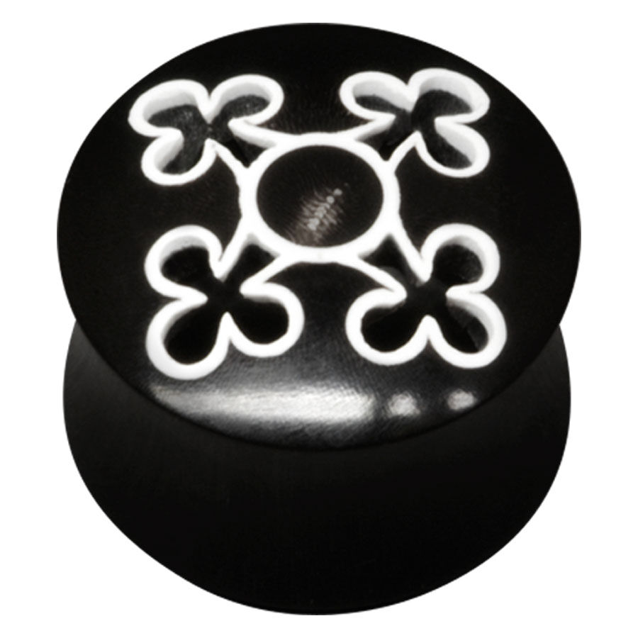 Tunnel en corne noire avec motif blanc Tunnel en corne noire avec motif blanc en forme de croix sur fond noir
