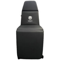 Chaise de tatouage en simili cuir noir Lemi Chaise de tatouage et piercing en simili cuir noir avec logo Wildcat sur fond blanc