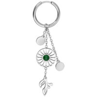 Boucles d'oreilles en argent avec pendentif en agate mousse Boucle d'oreille en argent avec pendentif rond en agate mousse et motif de feuille sur fond blanc