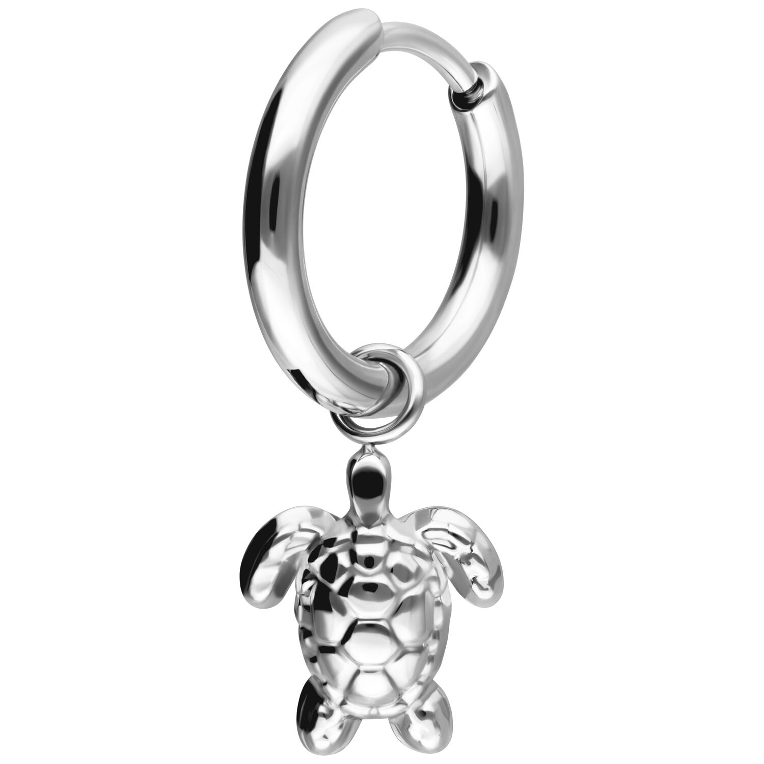 Créoles argentées avec pendentif tortue Créole argentée avec un petit pendentif tortue sur fond blanc