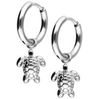 Créoles Tortue Argentées avec Pendentif Deux créoles argentées avec pendentifs tortue sur fond blanc