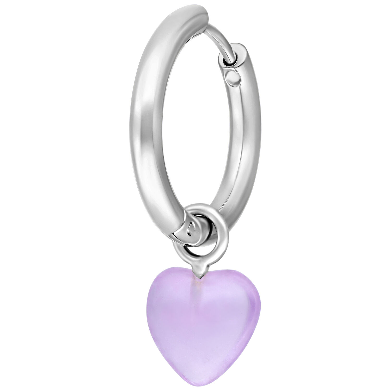 Little Heart Hoops Améthyste Boucles d'oreilles en argent Boucle d'oreille en argent avec pendentif cœur en améthyste sur fond blanc