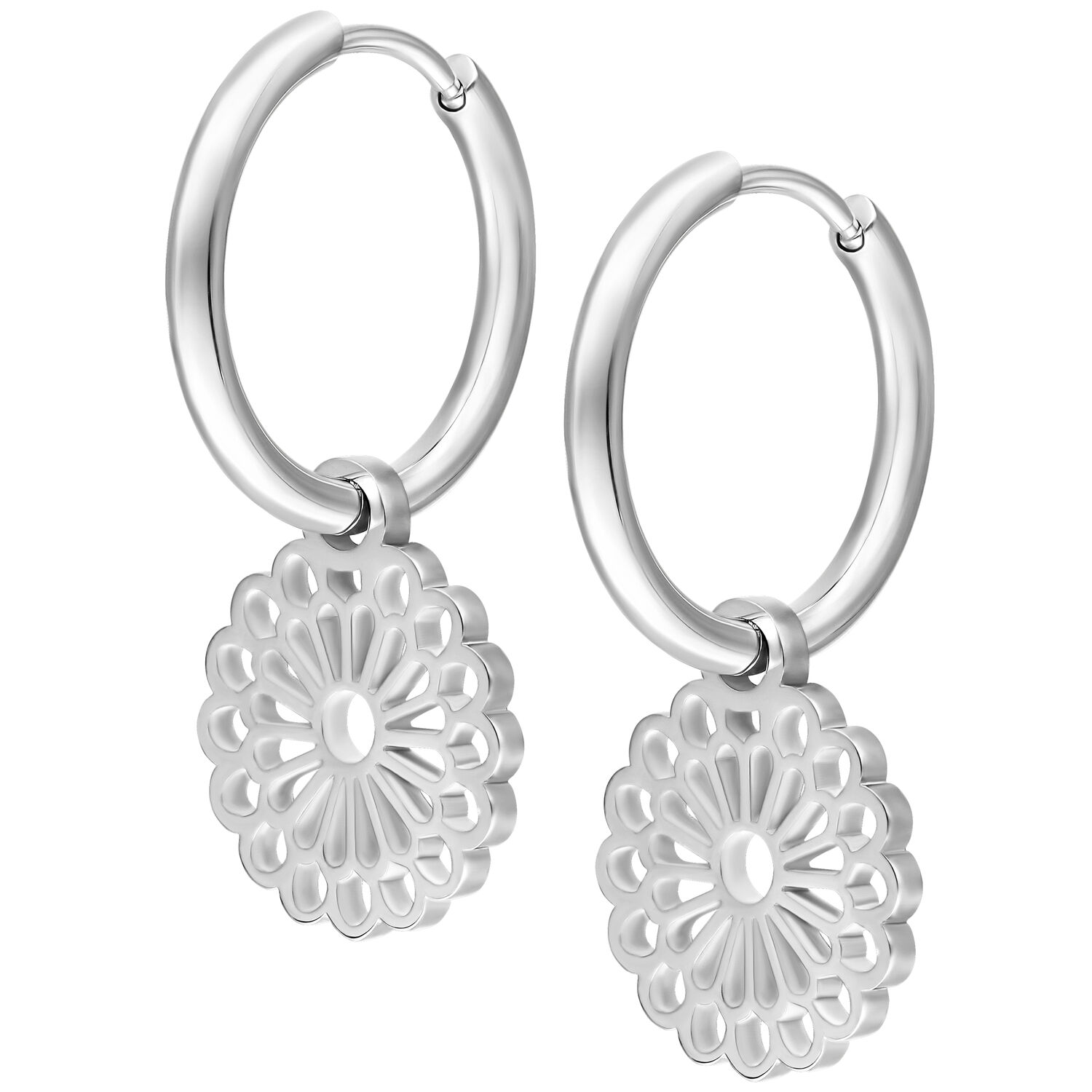 Boucles d'oreilles Mandala argentées en acier chirurgical Boucles d'oreilles Mandala argentées en acier chirurgical sur fond blanc
