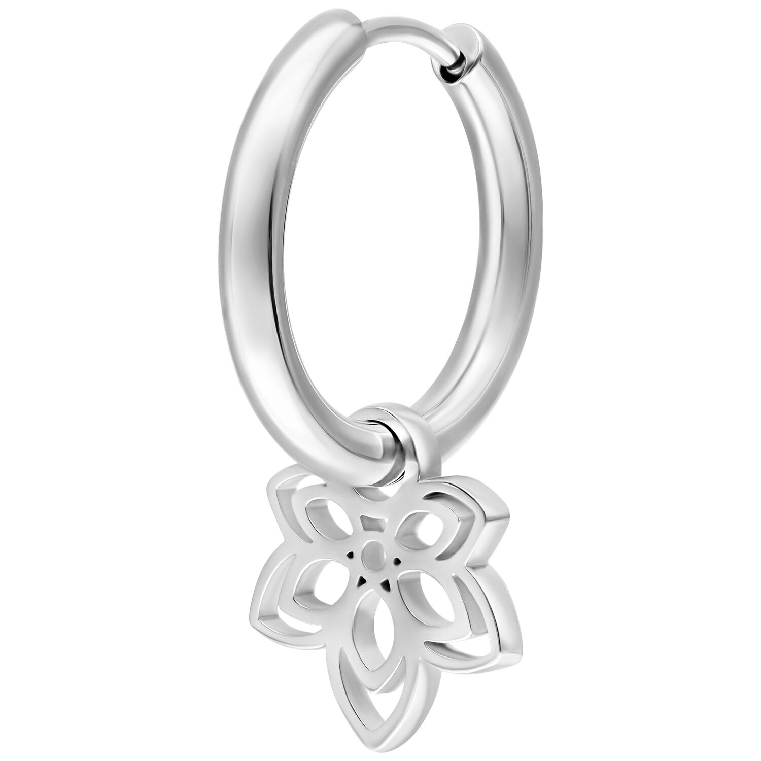 Boucles d'oreilles Little Flower Hoops argentées Boucles d'oreilles argentées avec pendentif fleur sur fond blanc