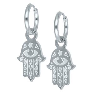 Deux créoles argentées avec pendentifs main de Hamsa sur fond blanc