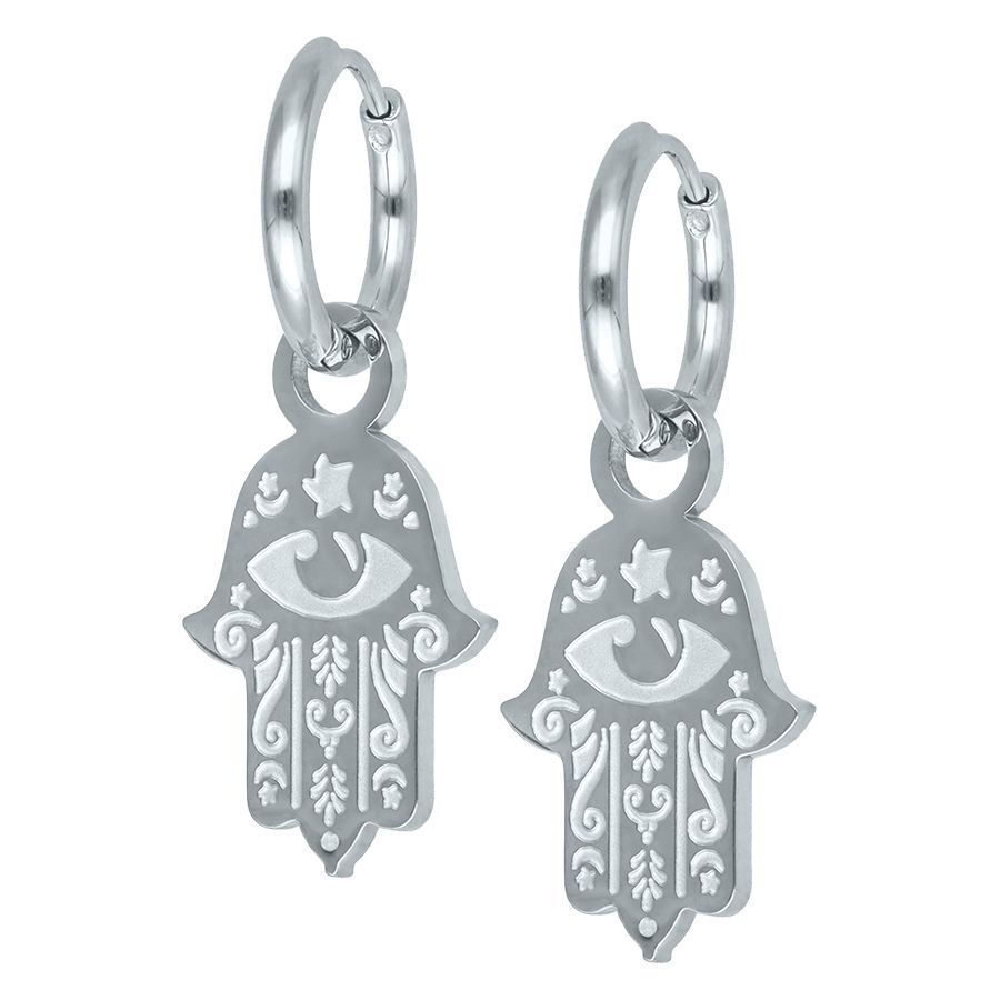 Créoles main de Hamsa argentées Deux créoles argentées avec pendentifs main de Hamsa sur fond blanc