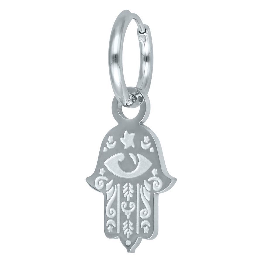 Boucles d'oreilles main de Hamsa en acier inoxydable argentées Boucle d'oreille main de Hamsa en acier inoxydable argentée sur fond blanc
