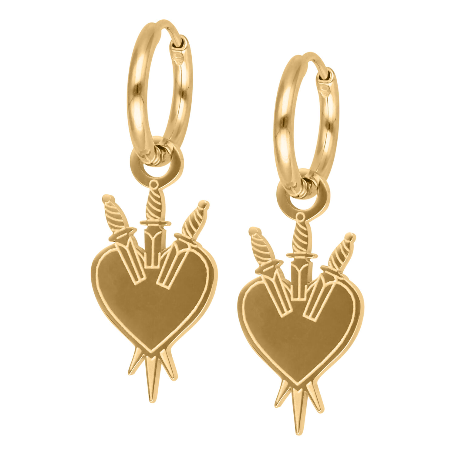 Boucles d'oreilles cœur doré avec petites épées Deux boucles d'oreilles dorées avec pendentif en forme de cœur et petites épées sur fond blanc