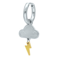 Boucles d'oreilles argentées avec pendentif nuage et éclair Boucle d'oreille créole argentée avec pendentif nuage et éclair doré sur fond blanc
