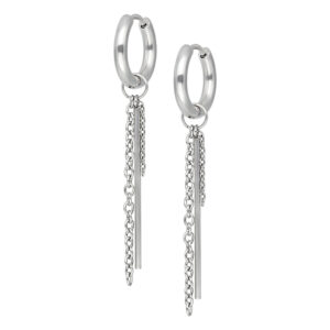 Créoles argentées avec pendentif chaîne sur fond blanc