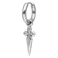 Boucles d'oreilles croix en acier chirurgical argenté Boucles d'oreilles croix argentées avec fermoir à clip sur fond blanc