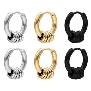 Trois paires de boucles d'oreilles à fermoir en noir, argent et or sur fond blanc