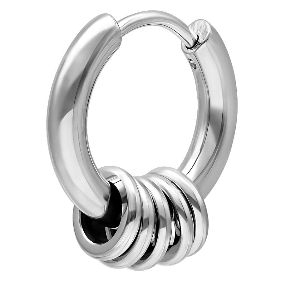 Boucles d'oreilles argentées avec 5 anneaux en acier chirurgical Boucles d'oreilles argentées avec 5 petits anneaux sur fond blanc