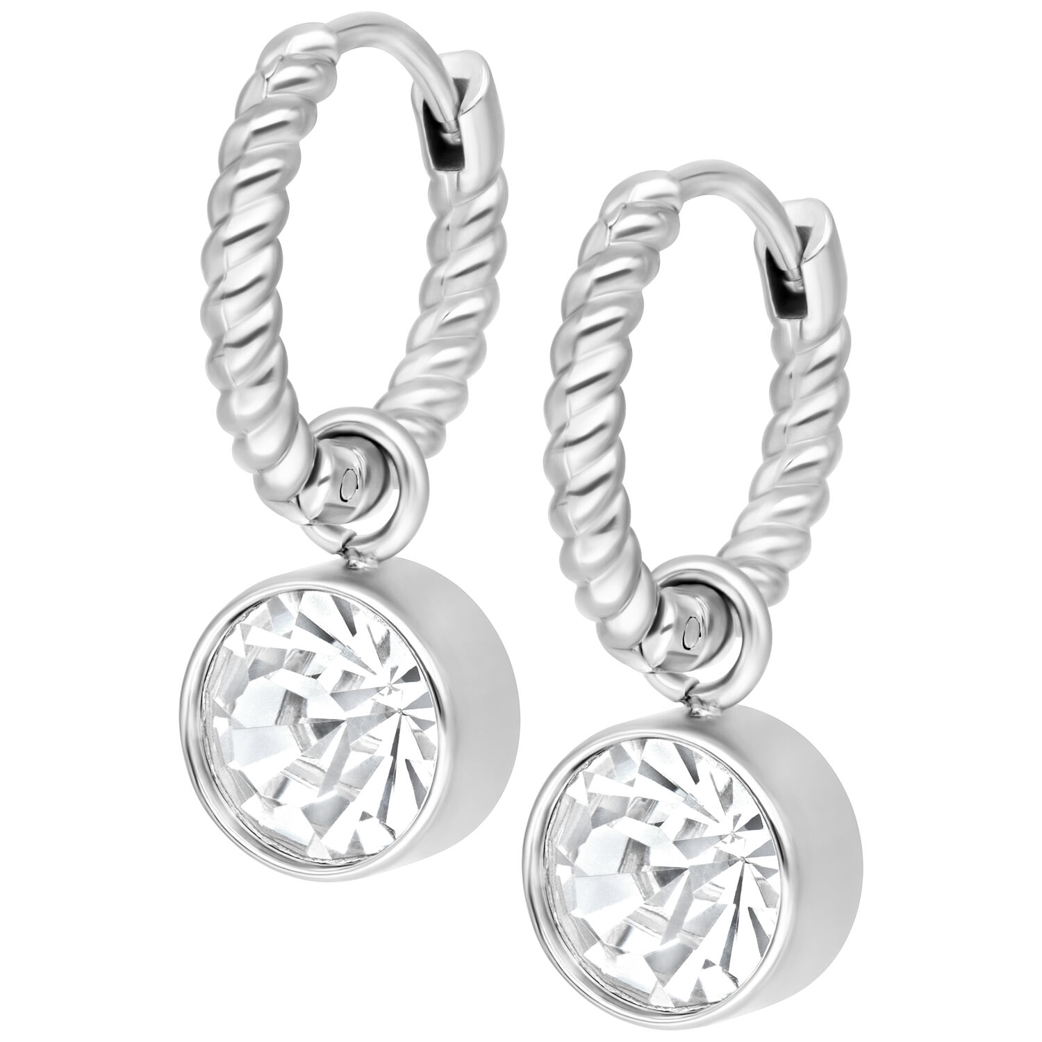 Petites créoles torsadées argentées avec cristaux Boucles d'oreilles argentées avec design torsadé et cristaux scintillants sur fond blanc