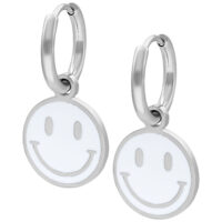 Boucles d'oreilles Smiley argentées en acier chirurgical Deux boucles d'oreilles argentées avec pendentif Smiley blanc sur fond blanc