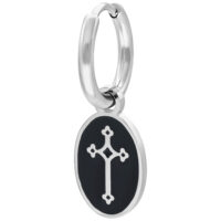 Boucles d'oreilles Little Vintage Cross Hoops argentées Boucle d'oreille argentée avec pendentif croix sur fond blanc