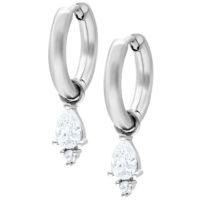 Boucles d'oreilles Little Tear argentées avec pendentif en cristal Boucles d'oreilles argentées avec pendentif goutte en cristal sur fond blanc