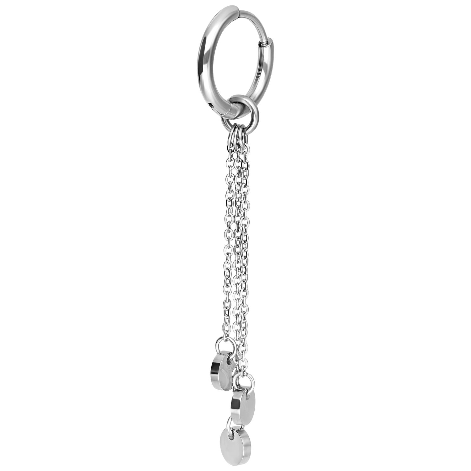 Boucles d'oreilles argentées avec détails de chaîne Boucle d'oreille argentée en acier inoxydable avec de longs détails de chaîne sur fond blanc
