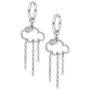 Boucles d'oreilles argentées en forme de nuage avec pendentifs en acier inoxydable sur fond blanc