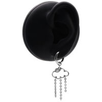 Boucles d'oreilles noires avec pendentif nuage Clou d'oreille noir avec pendentif nuage et chaînes sur fond noir