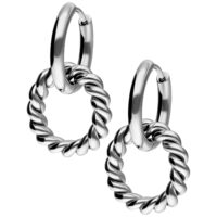Boucles d'oreilles en acier inoxydable argenté avec design de cercle torsadé sur fond blanc