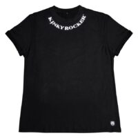 T-shirt noir Kinky Rocker en coton T-shirt noir avec inscription Kinky Rocker sur fond blanc.