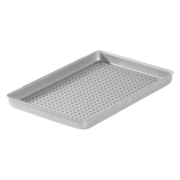 Plateau rectangulaire argenté avec surface perforée sur fond blanc