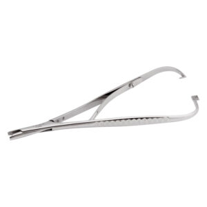 Outil de piercing métallique sur fond blanc