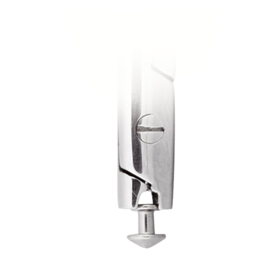 Outil de piercing de haute qualité en argent Outil DA/SK 3.0 en argent sur fond blanc
