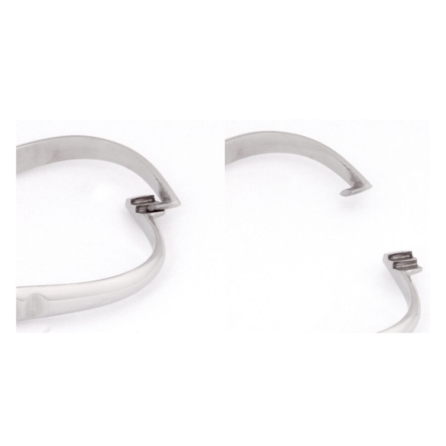 Première utilisation DA/SK 4.0 en acier inoxydable Outil de piercing en acier inoxydable en deux parties sur fond blanc