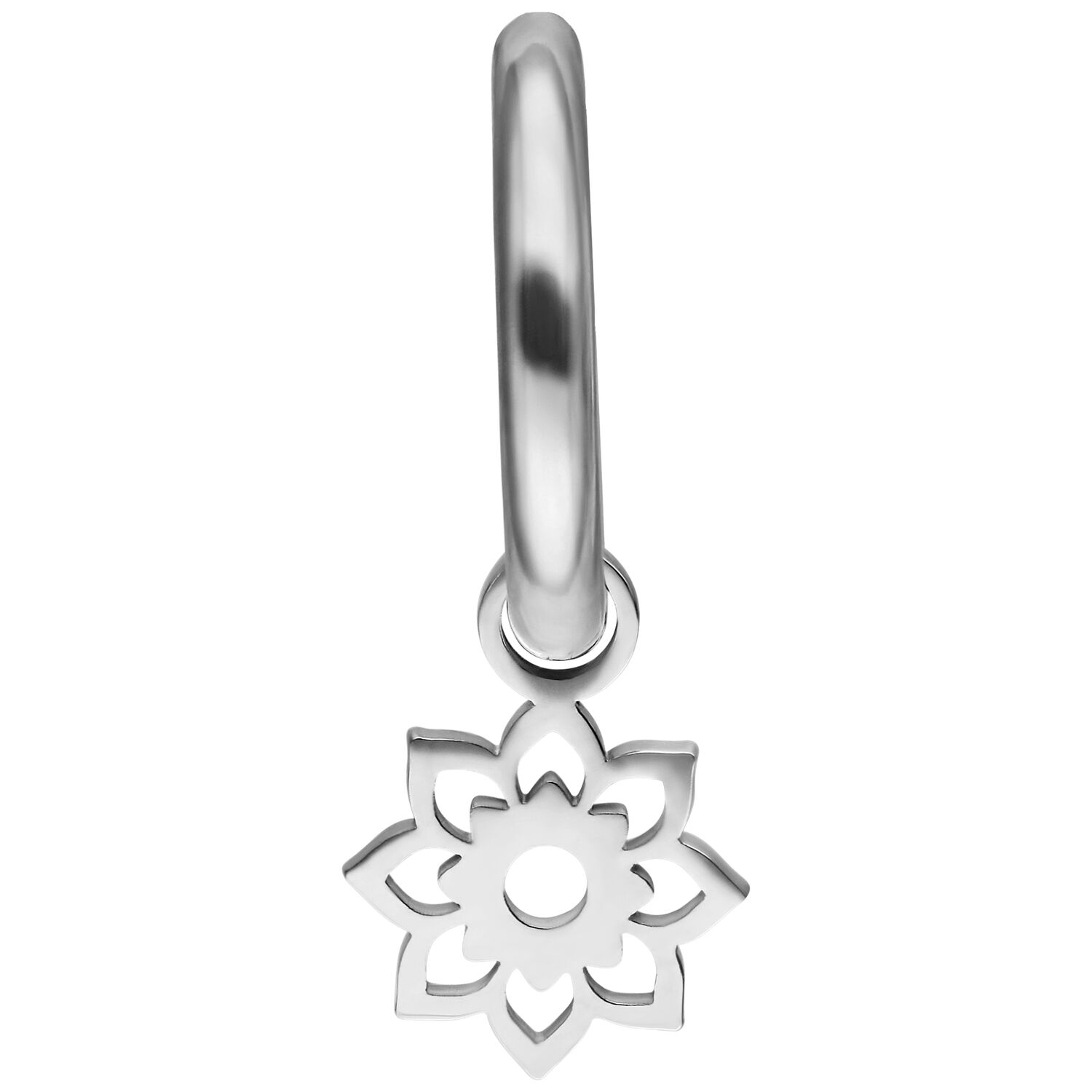 Boucles d'oreilles Mini Flower Hoops en argent avec pendentif fleur sur fond blanc