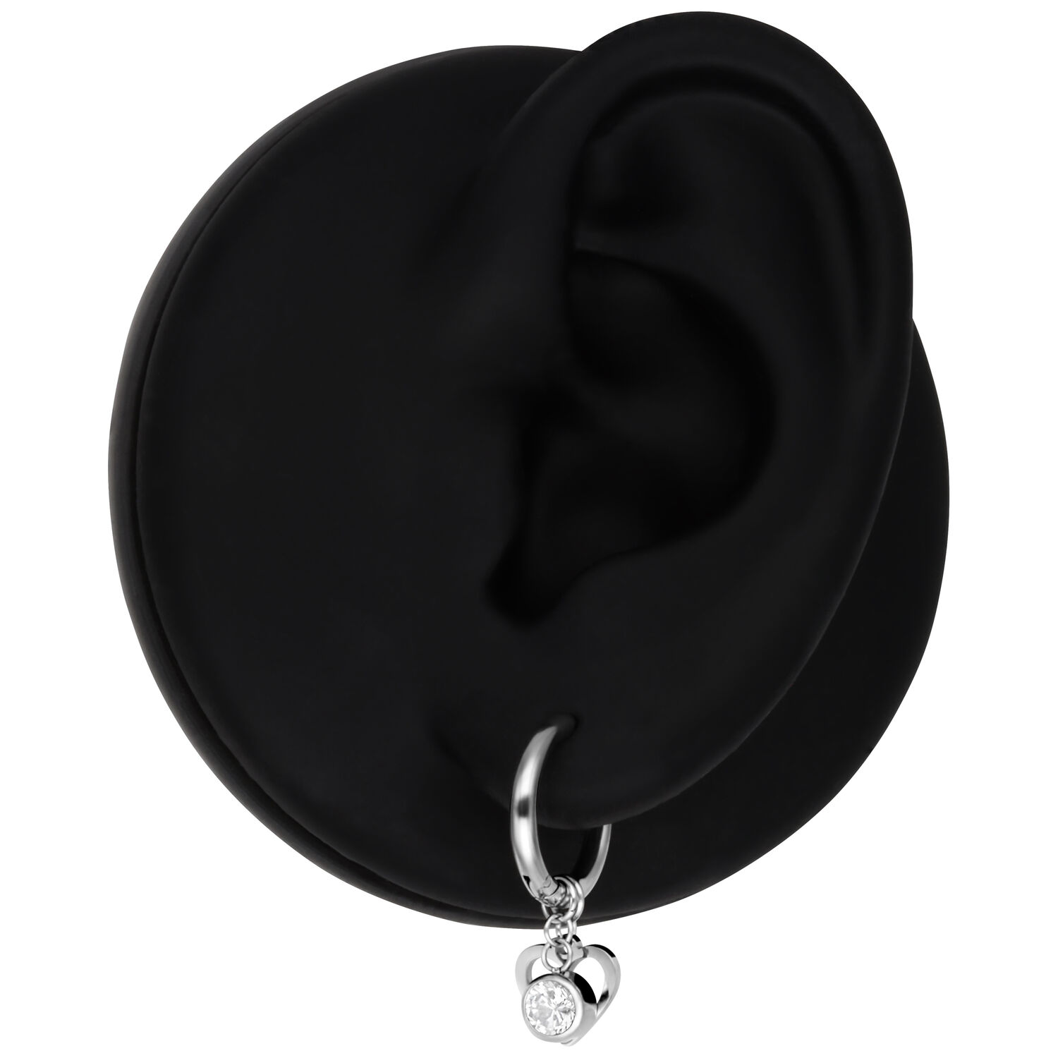 Boucles d'oreilles en argent avec pendentif cœur et cristal sur fond noir