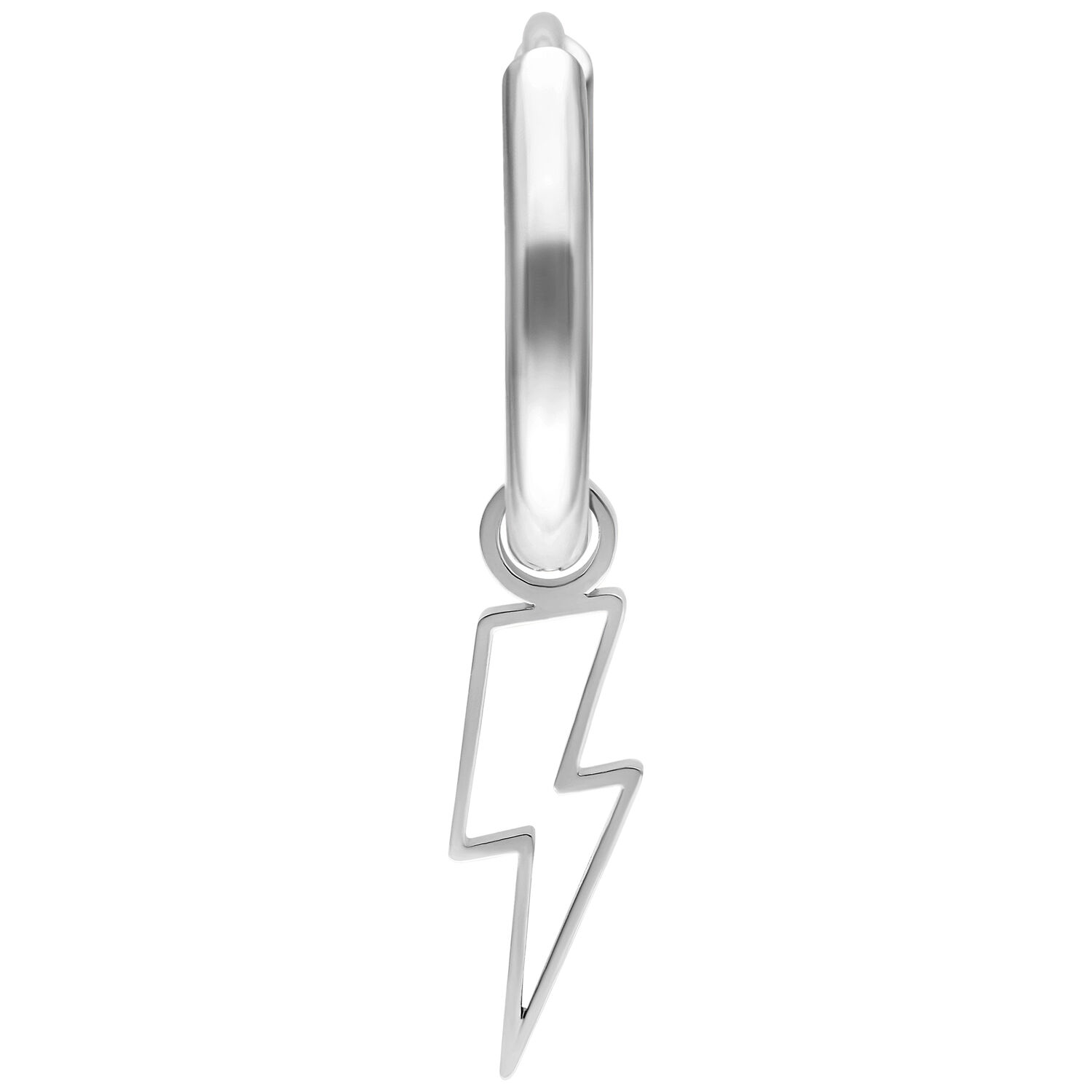 Boucle d'oreille créole en argent avec pendentif éclair sur fond blanc