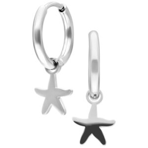 Paire de créoles argentées avec pendentifs étoile de mer sur fond blanc
