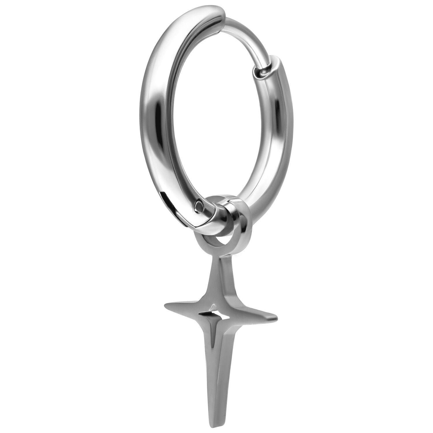 Créole en argent avec pendentif étoile Créole en argent avec un pendentif en forme d'étoile sur fond blanc