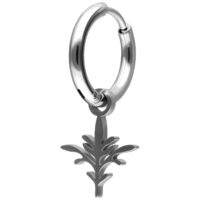 Créoles argentées avec pendentif branche Créole argentée avec pendentif branche sur fond blanc